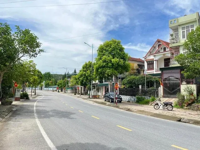 Đất mặt đường QL 279 - hoành bồ
