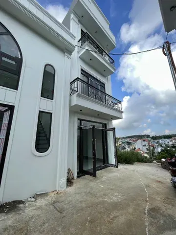 Bán nhà 3 tầng giá rẻ sau bệnh viện đông cột 8,hạ long