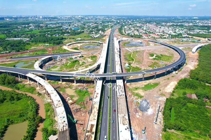 Cần bán gấp quỹ đất mặt tiền sân bay long thành