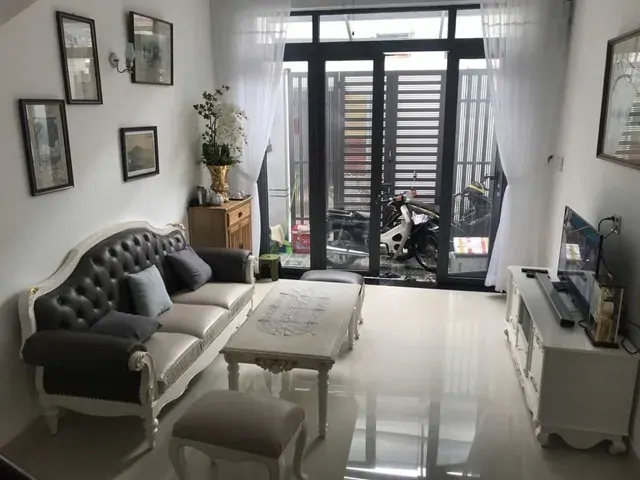 4 tầng gấp bán sổ hồng riêng, hxh, tới nhà, gần chợ công viên