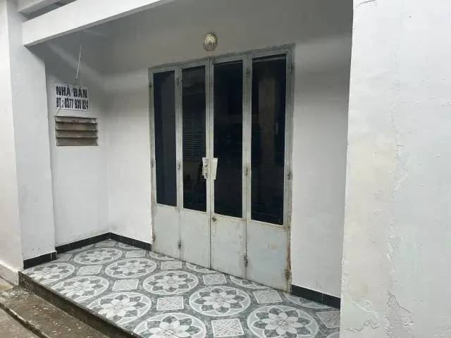 Bán đất thổ cư có nhà cấp 4, mặt tiền hướng chính đông