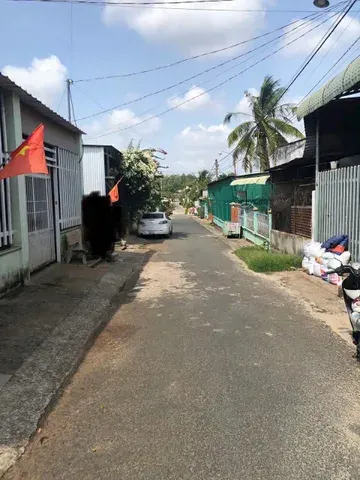 2 căn nhà bình sơn gần nhà thờ cần bán