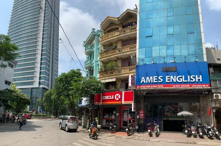 Cho thuê văn phòng Ba Đình, tòa nhà 12 tầng, gần Phố Cổ, Dt 250m2, 125m2