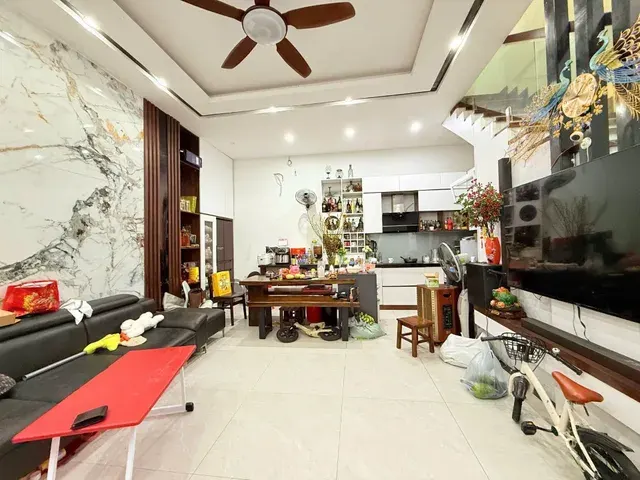 Hoàng văn thái – ngõ thông – gần phố –DT 64m x 4 tầng thoáng trước sau giá 13.5 tỷ