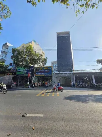 Siêu phẩm tòa nhà 4 tầng mặt tiền lê hồng phong dĩ an – thang máy hiện đại - dòng tiền 60TR/TH giá 19 tỷ