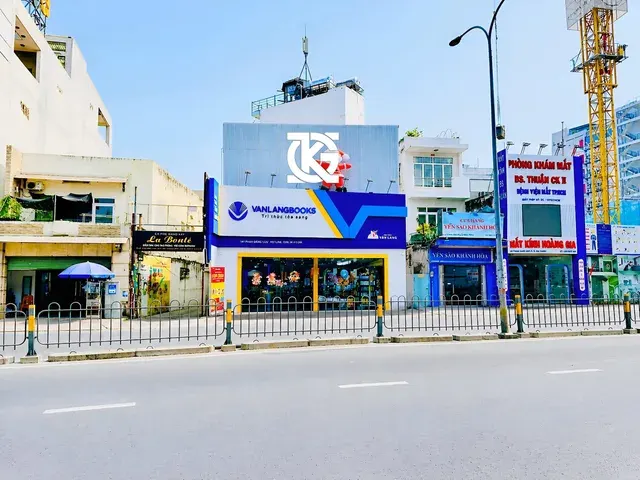 Cho Thuê Nhà GÓC 2MT: 141 Phan Đăng Lưu - Quận Phú Nhuận - 11x15m, 3 tầng