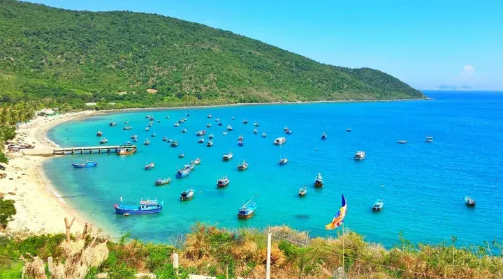 LÔ ĐẤT BIỂN – MỞ MẮT LÀ THẤY SÓNG, TỐI NGỦ NGHE BIỂN RU Bạn đang tìm một nơi vừa ở sướng – vừa đầu tư có lời? Xin mời “ứng cử viên sáng giá” đây Vị trí: khu vực Xã Vạn Long – trung tâm phát triển mạnh, tiềm năng tăng giá rõ rệt Diện tích