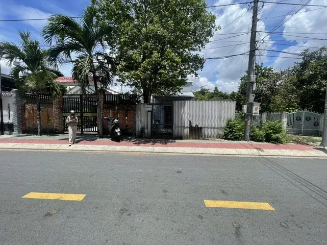 Bán nhà 200m² có sẵn 100m² thổ cư ngang 6m giá 980 TR tại Xã Châu Thành