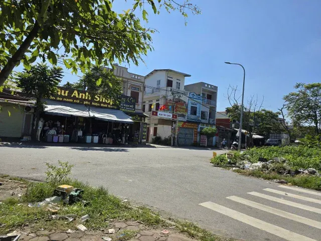 Em Bán rẻ lô đất Khắc Niệm 2 , phường Hạp Lĩnh .TP Bắc Ninh. Dt 87m2 Mt 6m Hướng Đông Bắc Giá 5,x tỷ Vị trí vừa ở vừa kinh doanh đẹp . Cách chợ Thượng buôn bán sầm uất chỉ vài bước chân , công nhân đi lại , sinh sống đông đúc , tấp