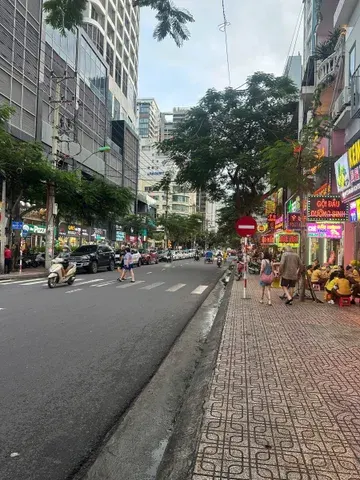 Bán nhanh nhà 7 tầng kinh doanh căn hộ khép kín – hẻm thông hùng vương, ngay sau chợ đêm nha trang