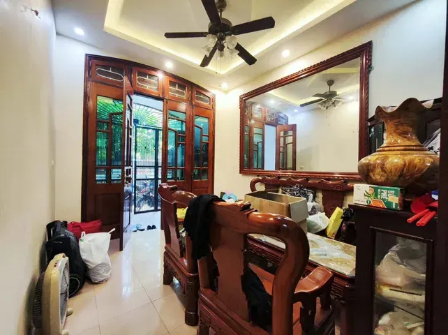 Cho thuê nhà phố đội cấn, vạn phúc, ba đình, nhà đẹp, view sân rộng, gần phố