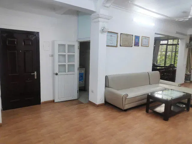 Cho thuê căn hộ tập thể láng hạ, đống đa, nhà đẹp sẵn nội thất, 3 ngủ