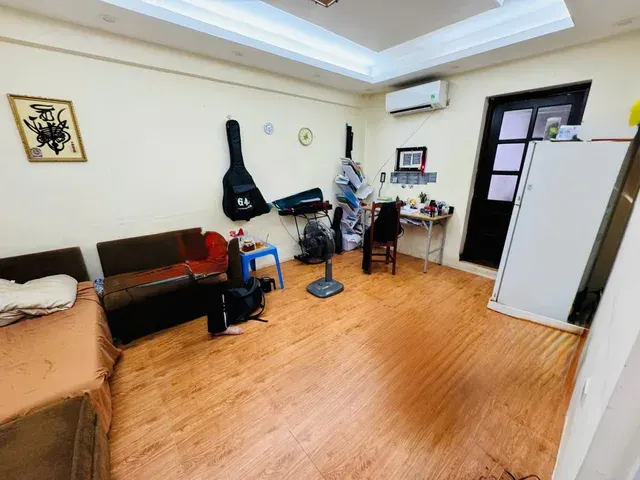 Cho thuê căn hộ tập thể phố chùa láng, đống đa, 3 ngủ - 9.5 TR