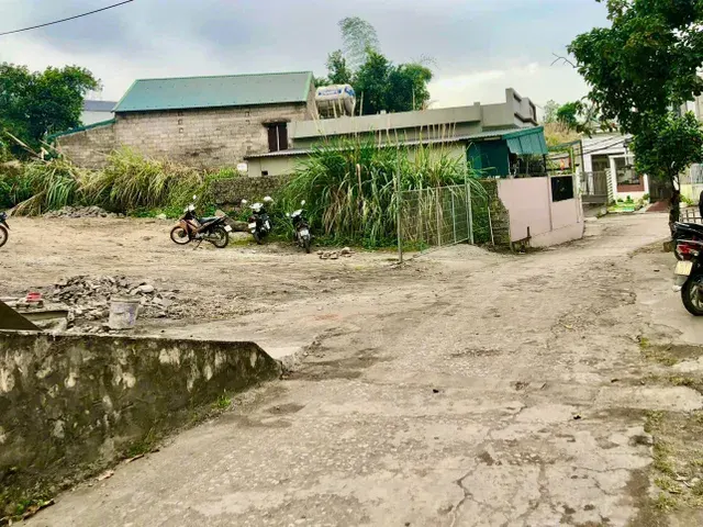 Bán đất sau moong y tế hà lầm,thông cầu vinh quang,oto đỗ cửa,hạ long