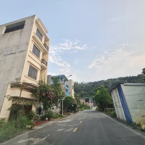 Bán đất giãn dân thôn chè tiên du. Cạnh KCN tiên sơn. Diện tích 100m mặt tiền 5m hướng đông bắc. Xã liên bão tỉnh bắc ninh
