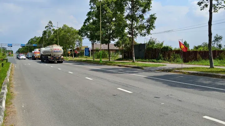 Bán nhanh đất mặt tiền võ văn kiệt thổ cư nhiều