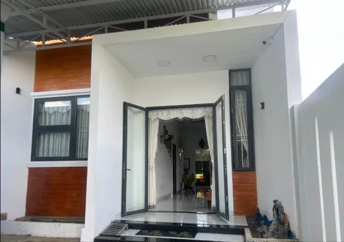 #1tỷ900 có căn nhà và đất ￼8 M ngang tại xã hòa phú-đắk lắk ￼diện tích: 8*50￼ thổ cư: 200m2