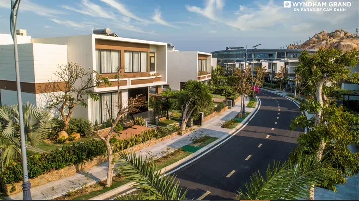 Para draco - biệt thự golf view biển sát sân bay CR sẵn sổ hồng giá chỉ 25 tỷ LH 091••••85
