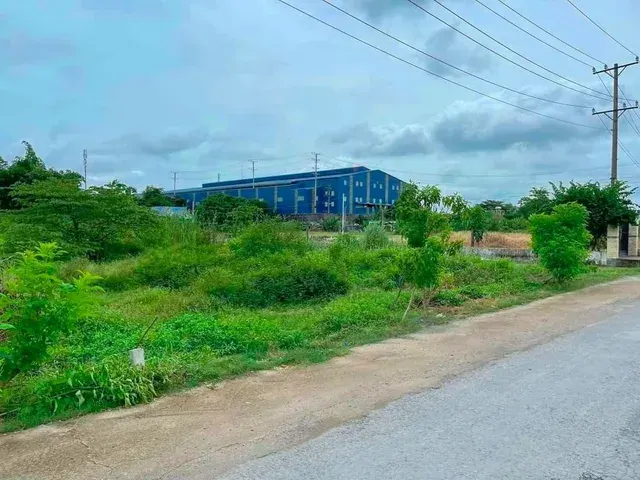 Bán lô đất 2010M2- SHR- MT ngay chợ, KCN thông thẳng ra quốc lộ giá 180TR