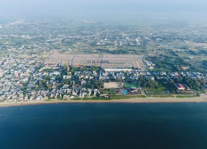 Bán đất DT: 240M2, lô góc 3 mặt tiền trục chính đường T2 khu 15ha phan rí cửa, lâm đồng