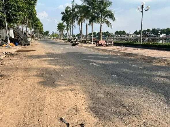 Bán 894,2MV đất mặt tiền bờ kè cồn chim phường trường củ phường long châu mới có 800,7 mét thổ cư đói viện bệnh viện xuyên á TPVL
