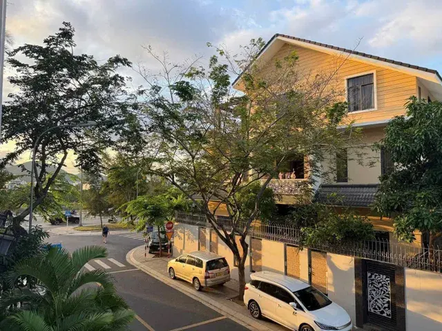 Hạ giá quá tốt nhà đẹp KDT VCN chỉ 10 tỷ 800