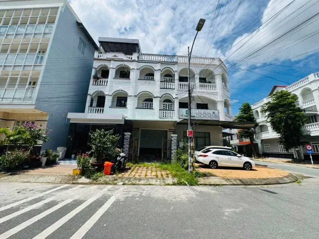 Nhà 5 tỷ 600 • mặt tiền kinh doanh, mở văn phòng • khu văn hóa tây đô