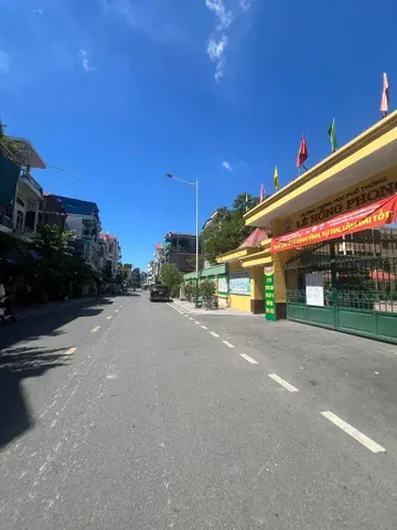 Bán nhà mặt đường Phạm Phú Thứ lô góc siêu đẹp. DT: 65,2m2*ngang 8,2m. Giá: 8 tỷ