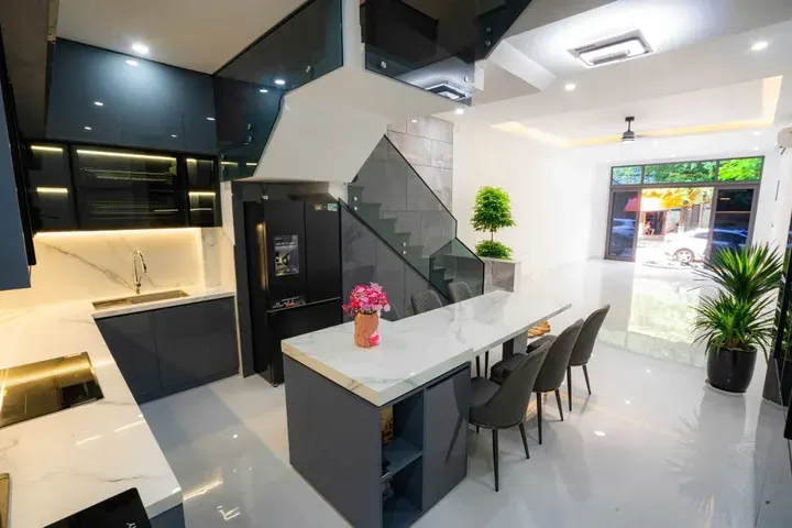 Nhà 3 tầng 1 tum MT phùng tá chu - nhà đẹp thu nhập cao