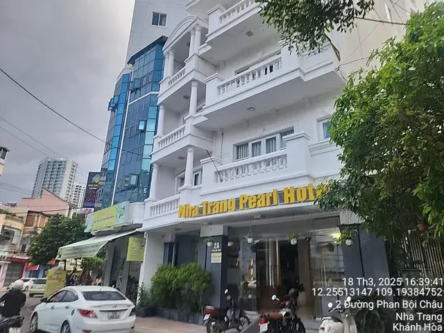Khách sạn 5 tầng Phan Đình Phùng _ đi ra biển Trần Phú 300m. Dt 300m2. Giá 43ty