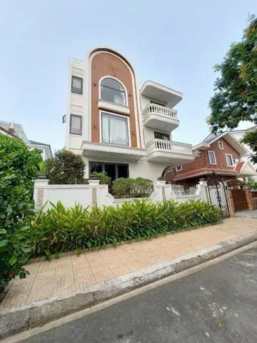 Bán Biệt thự riêng 180m2 KĐT Biển An Viên Nha Trang. Có bãi tắm riêng, khu an ninh khép kín . Sổ hồng sẵn . Giá 23 tỷ