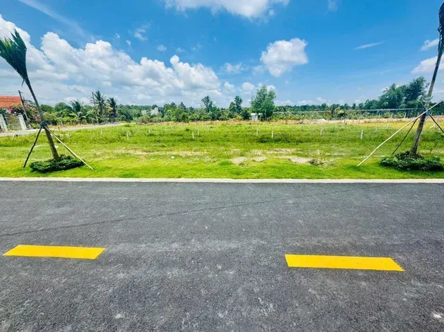 Kẹt tiền bán lại lô đất MT nhựa 220M2 gần chợ, KCN dân cư đông giá 545TR