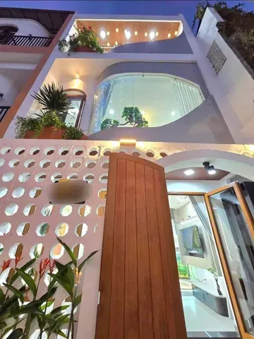 Thuê nhà trưng nữ vương làm việc trực tiếp giá tốt !