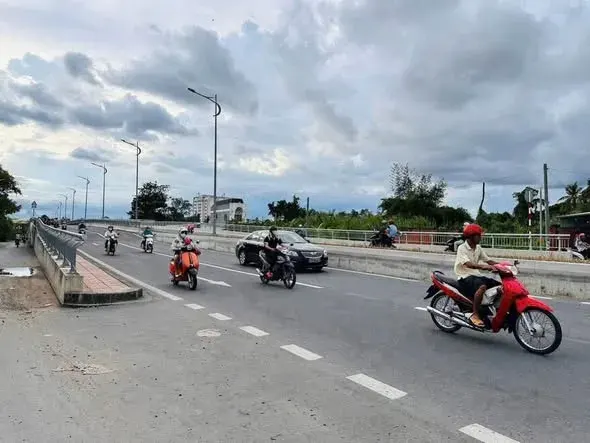Bán Đất 241.9m2 có sẵn 241.9 m2 thổ cư giá 8.47 tỷ mặt tiền đường Võ Văn Kiệt, Phường Phước Hậu, Vĩnh Long