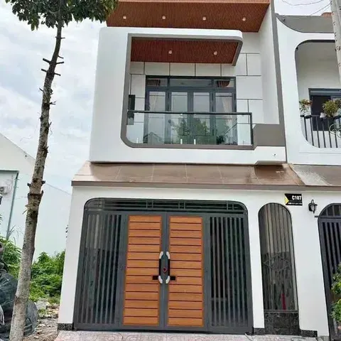 Bán Nhà lầu 80m2 có sẵn 80 m2 thổ cư giá 2.75 tỷ tại KDC Phường 9 nay là phường Long Châu, Vĩnh Long
