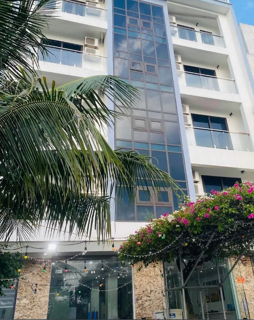 Bán khách sạn sầm sơn, thanh hóa, dt 200m2 , mặt tiền 12m , 25 phòng, giá rẻ