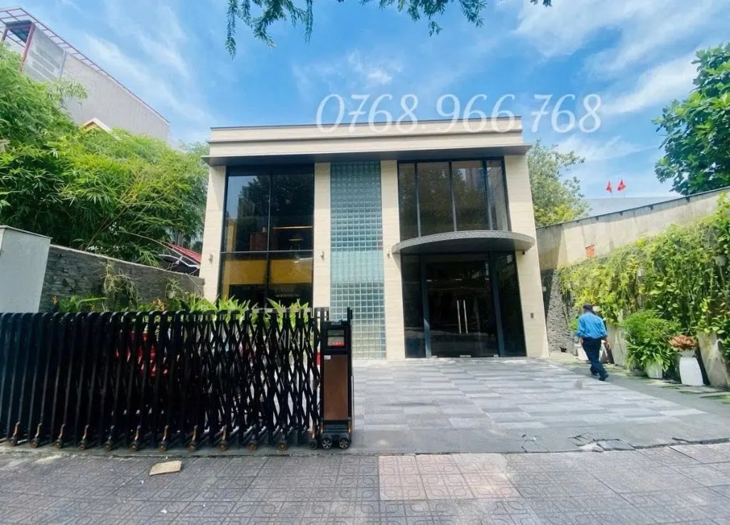 Cho thuê nhà 30 võ văn tần, quận 3, dt 12x30m trệt 2 lầu giá thuê 300 triệu