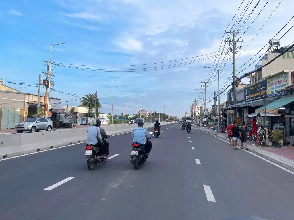 Cho thuê kho mt nguyễn cửu phú, đối diện trường đh phạm ngọc thạch, 450m2
