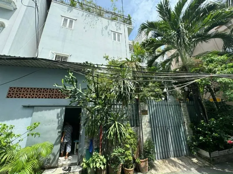Rất hiếm, bán nhà Lê Quang Định, Phường 11, Bình Thạnh, 11,5x5,8m, 3 tầng, về 11.1 tỷ