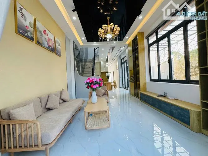 Chủ ngộp giảm 400TR bán villa sân vườn 288m² nở hậu 8.4m