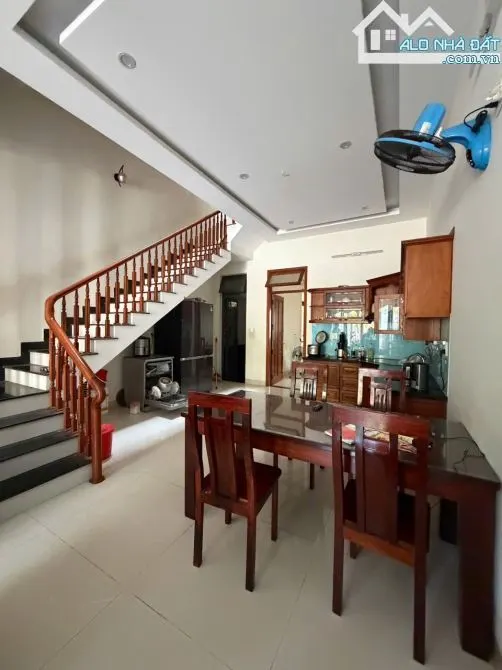 Bán nhà 3 tầng đường ( 7m5) Nguyễn Sĩ Cố- Đối diện Công Viên. DT 103M2 – Giá 11.7 TY TL.
