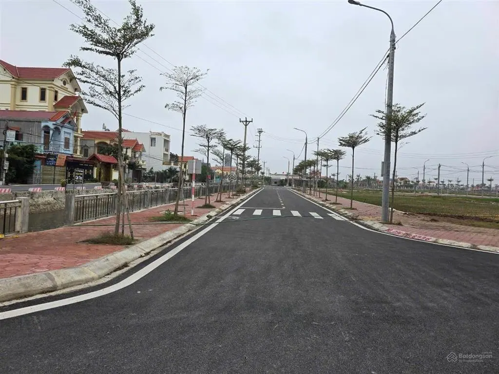 0975 897 *** bán đất tt quất lâm, sát trục chính kinh doanh, 128m2 giá 12,5 triệu/m2, cách biển 100m