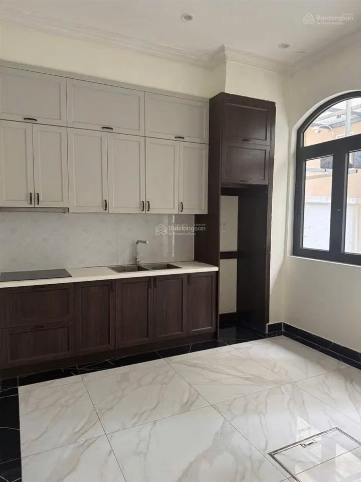 Tôi cần bán gấp chà là hoàn thiện 5 tầng giá 7,5 tỷ bao phí có thương lượng khách thiện chí