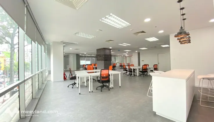 Cho thuê văn phòng tòa nhà Quận 1 diện tích 350m2 full nội thất mới đẹp