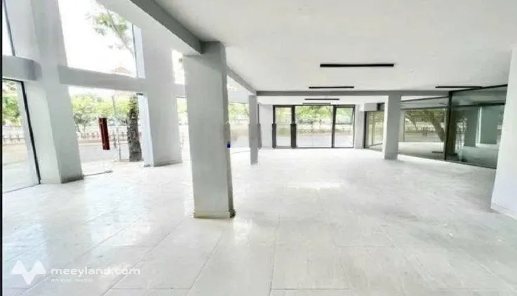Cho thuê mặt bằng kinh doanh đẹp góc 2 mặt tiền đường hoàng sa quận 1 dt 170m2
