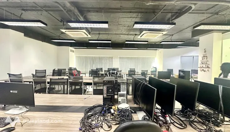 Cho thuê văn phòng sẵn nội thất Trần Thái Tông Cầu Giấy 200m² 35tr