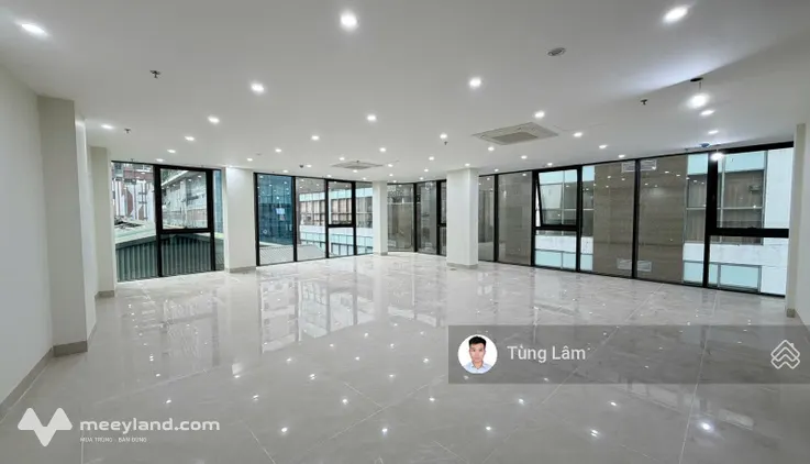 Cho thuê văn phòng 150m2 phố Lê Văn Lương, lô góc chỉ 24tr/tháng