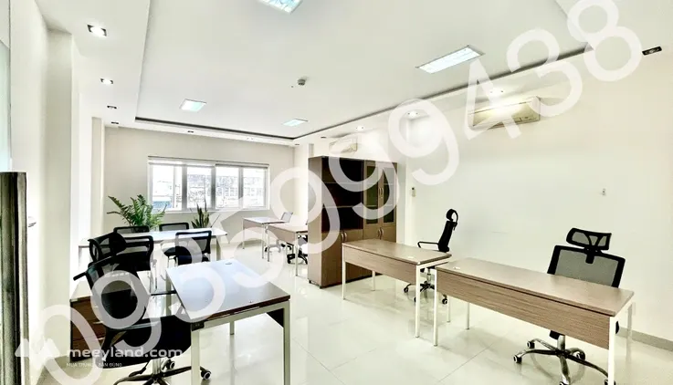 Cho thuê văn phòng 30m2, chỉ 9 triệu/tháng, có sẵn 5 bộ bàn ghế; Property Danang