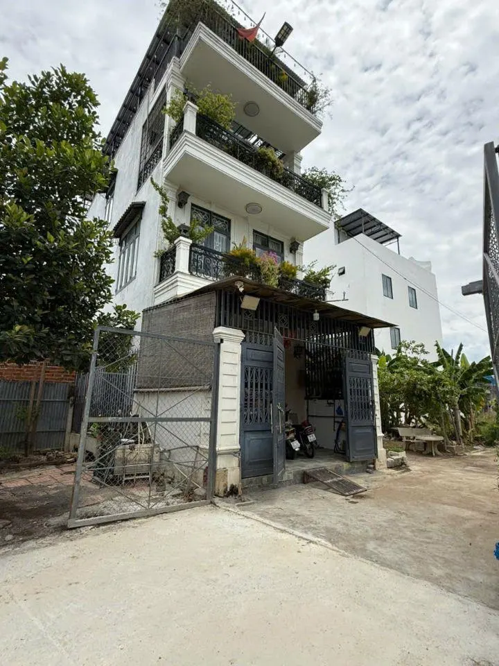 Bán căn nhà tâm huyết 3 tầng dt sàn 246m2 nở hậu, đẹp nhì diên điền, diên khánh cũ khánh hòa