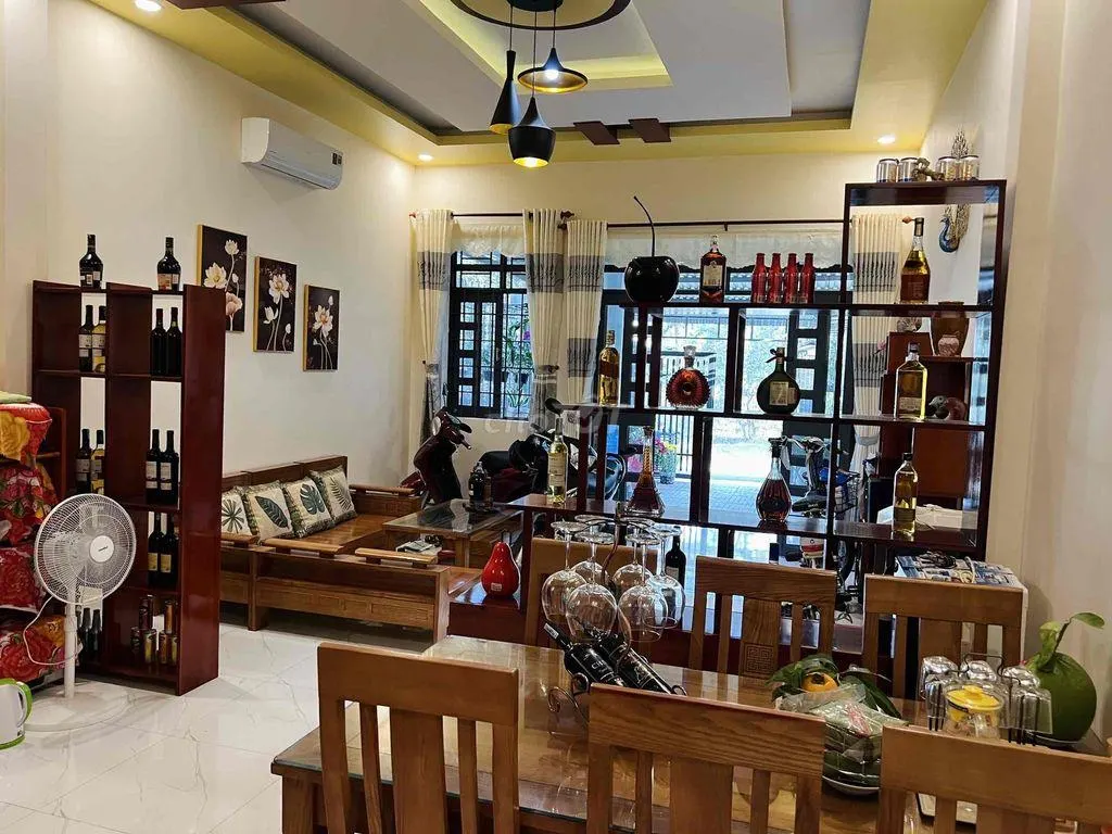 Chính chủ bán nhà phố mặt tiền trung tâm xã tiểu cần 2,7 tỷ 225M2 sàn